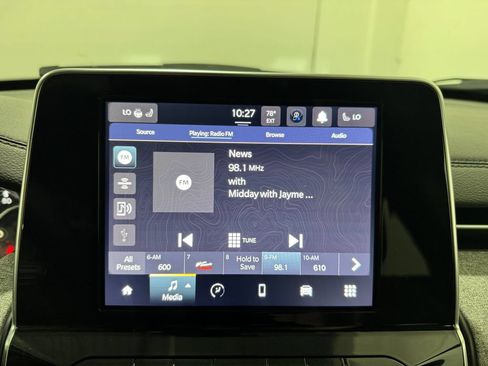 Used 2025 Jeep Compass Latitude w/ Sun & Sound Group AWD/4WD image 13