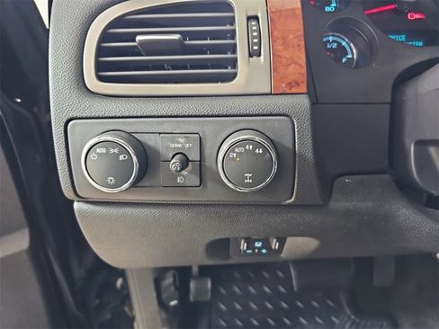 Used 2012 Chevrolet Avalanche LTZ image 30