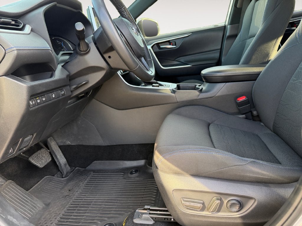 Used 2023 Toyota RAV4 SE w/ Convenience Package AWD/4WD image 6