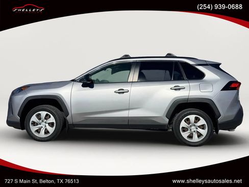 Used 2019 Toyota RAV4 LE image 1