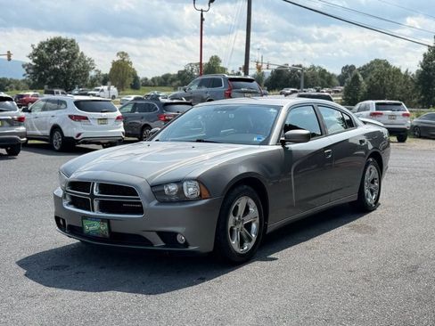 Used 2012 Dodge Charger SXT RWD image 2