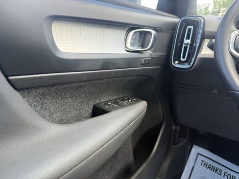 Used 2023 Volvo XC40 B5 Core AWD/4WD image 30