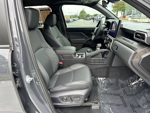 Certified 2025 Toyota Tacoma Limited AWD/4WD image 33