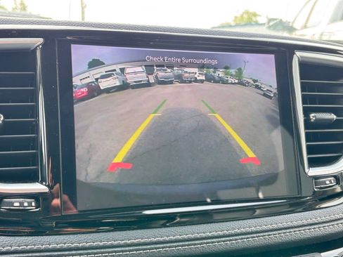 Used 2023 Chrysler Pacifica Limited FWD image 14