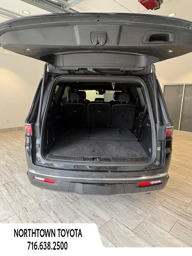 Used 2024 Jeep Wagoneer Series II w/ Flexible Seating Group RWD image 11