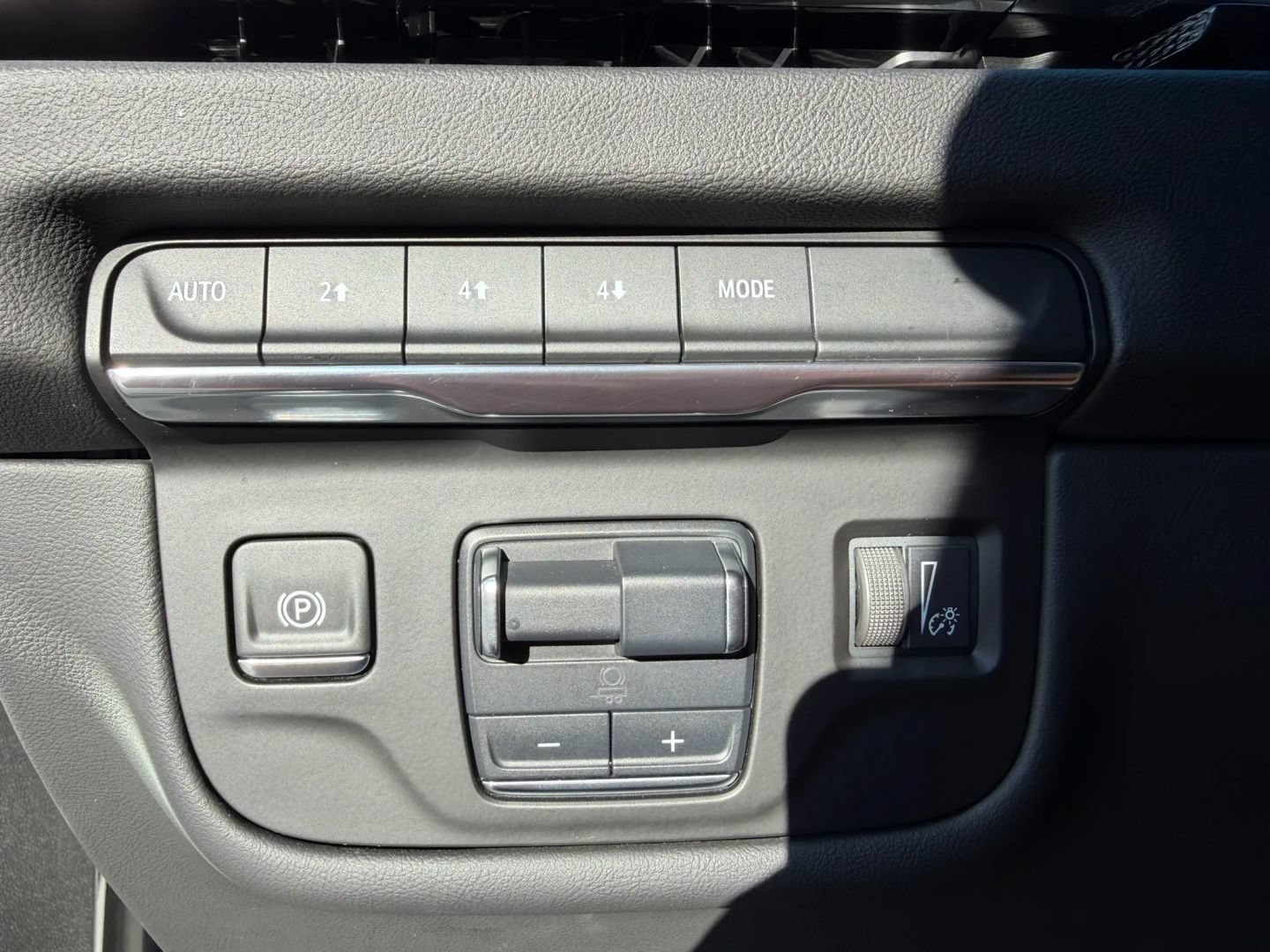 Used 2025 Cadillac Escalade ESV Sport AWD/4WD image 28