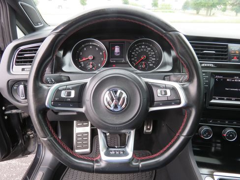 Used 2015 Volkswagen GTI SE FWD image 12