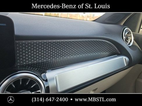 Certified 2025 Mercedes-Benz GLB 250 4MATIC image 31