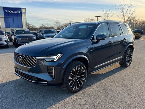 New 2026 Volvo XC90 B5 Plus w/ Protection Package image 1