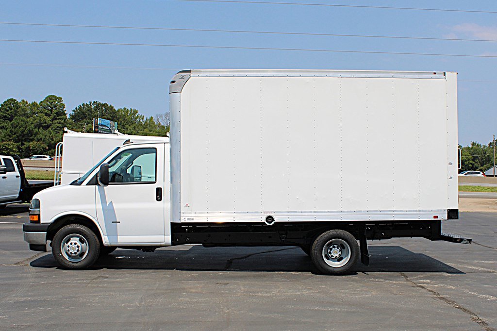 Used 2022 Chevrolet Express 3500 w/ Power Convenience Package RWD image 6