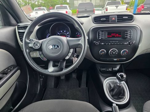 Used 2015 Kia Soul FWD image 11