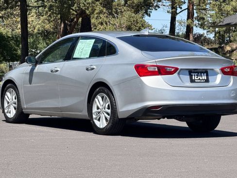Used 2017 Chevrolet Malibu LT FWD image 6