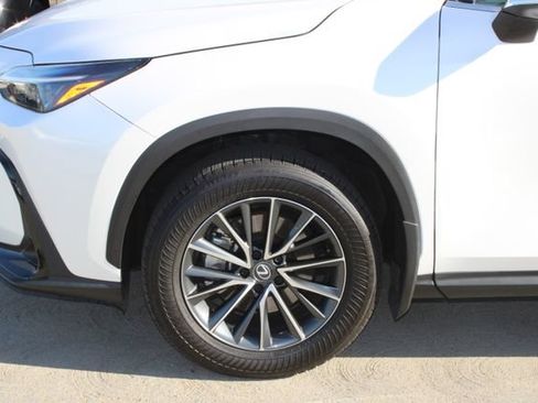 Certified 2025 Lexus NX 250 FWD w/ Accessory Package (K3) image 4