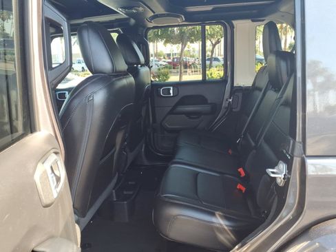 Used 2020 Jeep Wrangler Unlimited Sahara AWD/4WD image 10