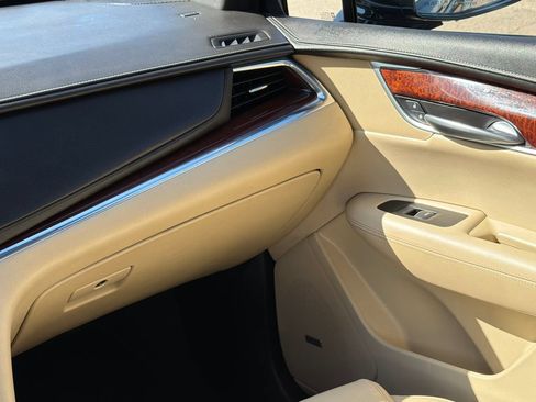 Used 2018 Cadillac XT5 Premium Luxury FWD image 16