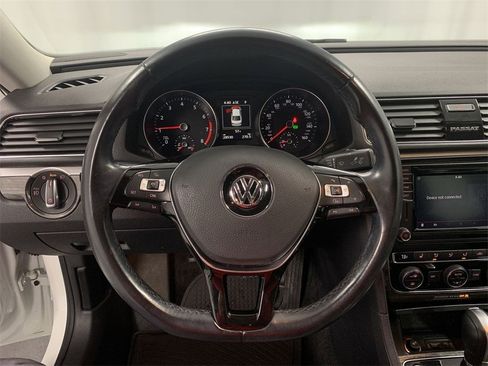 Used 2018 Volkswagen Passat 2.0T SE image 12