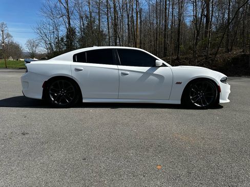 Used 2020 Dodge Charger Scat Pack RWD image 2