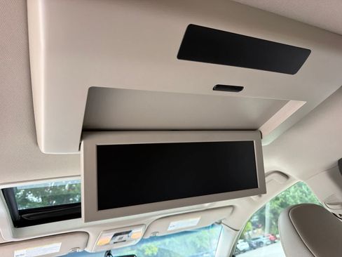 Used 2017 Toyota Sienna XLE Premium FWD image 25