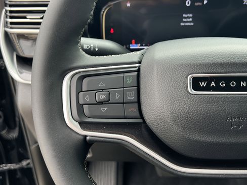 Used 2023 Jeep Wagoneer L 4WD w/ Rear Seat Video Group 1 image 16