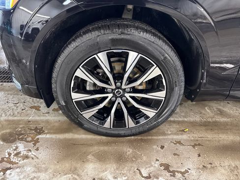 Used 2023 Volvo XC60 B5 Plus AWD/4WD image 11