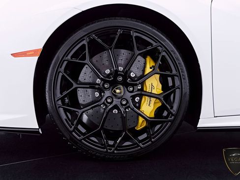 Used 2022 Lamborghini Huracan EVO AWD/4WD image 3