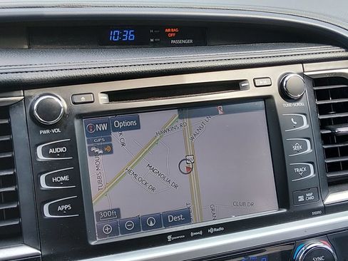 Used 2019 Toyota Highlander XLE FWD image 18