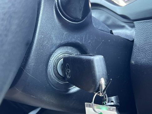 Used 2021 Toyota RAV4 LE FWD image 34