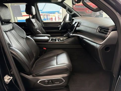 Used 2024 Jeep Wagoneer Series II w/ Flexible Seating Group image 14