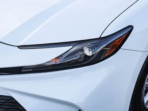 Used 2025 Toyota Camry LE image 5