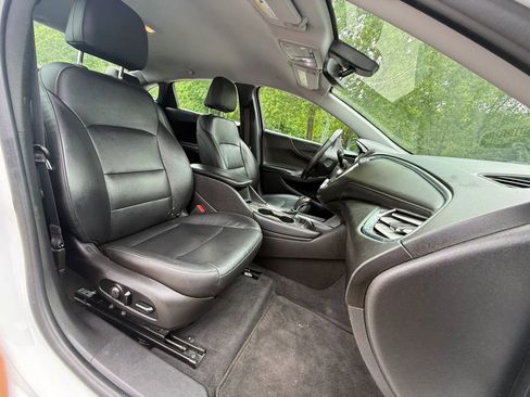 Used 2018 Chevrolet Malibu LT w/ Leather Package FWD image 15