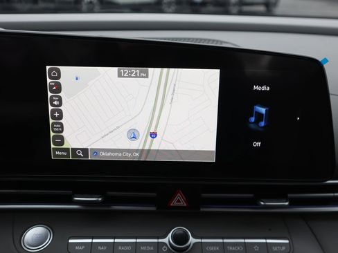 Certified 2025 Hyundai Elantra SEL image 15