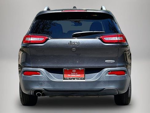Used 2017 Jeep Cherokee Latitude w/ Comfort/Convenience Group FWD image 6