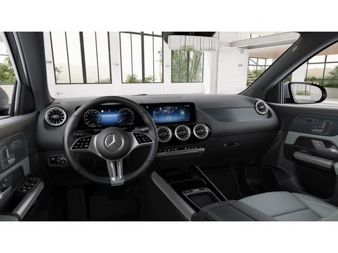 Used 2026 Mercedes-Benz GLA 250 image 2