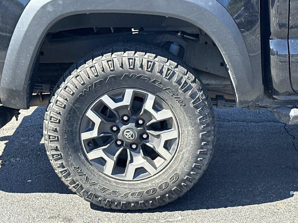 Used 2023 Toyota Tacoma TRD Off-Road AWD/4WD image 9