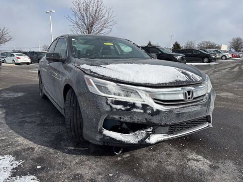 Used 2016 Honda Accord Touring image 13