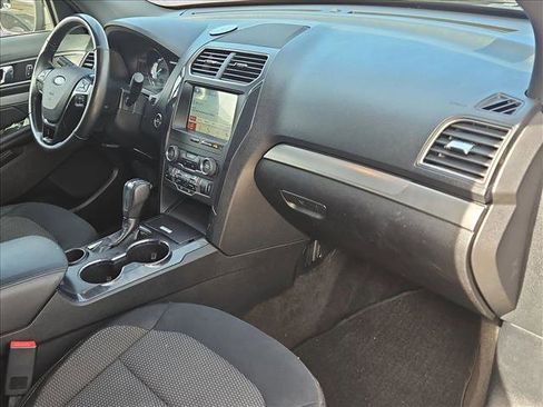 Used 2018 Ford Explorer XLT w/ Equipment Group 201A image 23