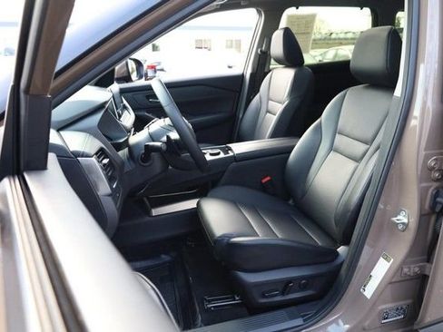 Certified 2025 Nissan Rogue SV w/ SV Premium Package image 10