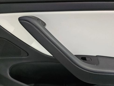 Used 2020 Tesla Model 3 Standard Range Plus RWD image 8