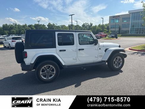 Used 2018 Jeep Wrangler Unlimited Sahara AWD/4WD image 13