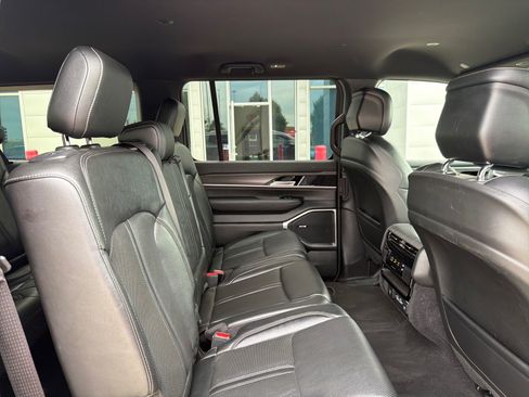 Used 2023 Jeep Wagoneer L Series II AWD/4WD image 27