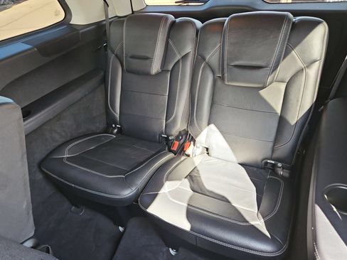 Used 2016 Mercedes-Benz GL 550 4MATIC image 30