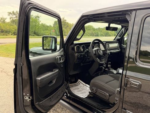 Used 2023 Jeep Wrangler Unlimited w/ Sun & Screen Package AWD/4WD image 13