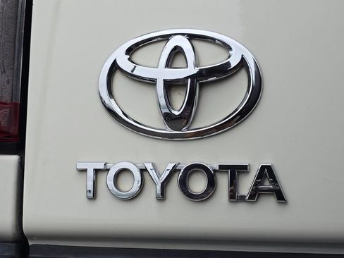 Used 2014 Toyota FJ Cruiser 4WD w/ Convenience Package image 17