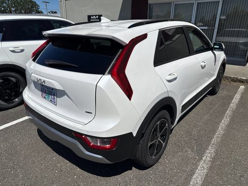Certified 2023 Kia Niro EX FWD image 4