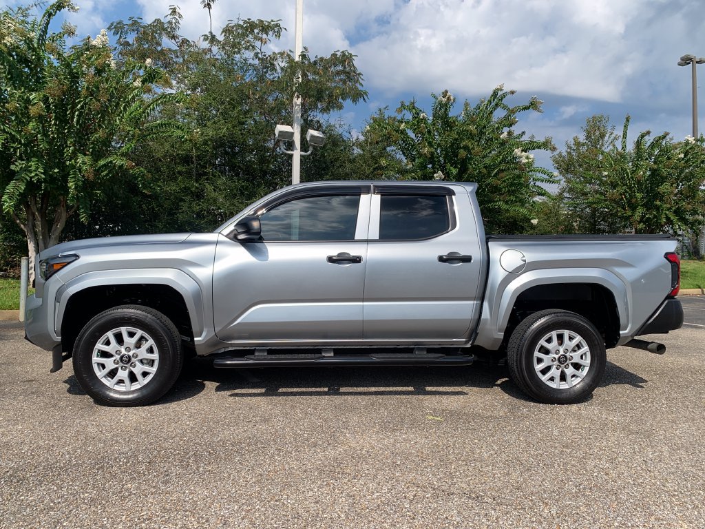 Used 2024 Toyota Tacoma SR RWD image 5