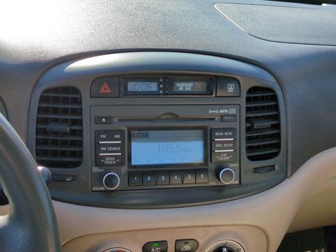 Used 2011 Hyundai Accent GLS w/ Premium Pkg 4 image 21