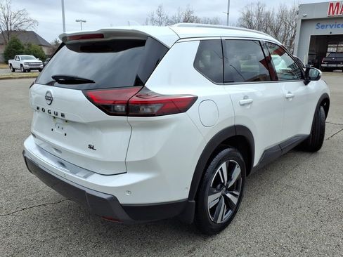 Certified 2025 Nissan Rogue SL w/ SL Premium Package FWD image 16