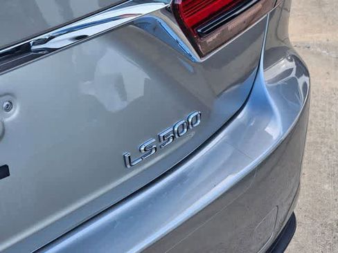 Used 2021 Lexus LS 500 w/ Accessory Package (Z2) RWD image 12