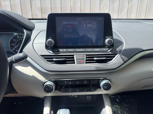 Used 2022 Nissan Altima 2.5 SV FWD image 21