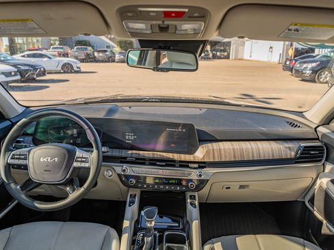 Used 2023 Kia Telluride EX w/ EX Captain's Chair Package image 25